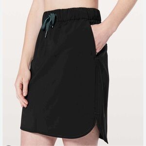 Lululemon On the Fly skirt